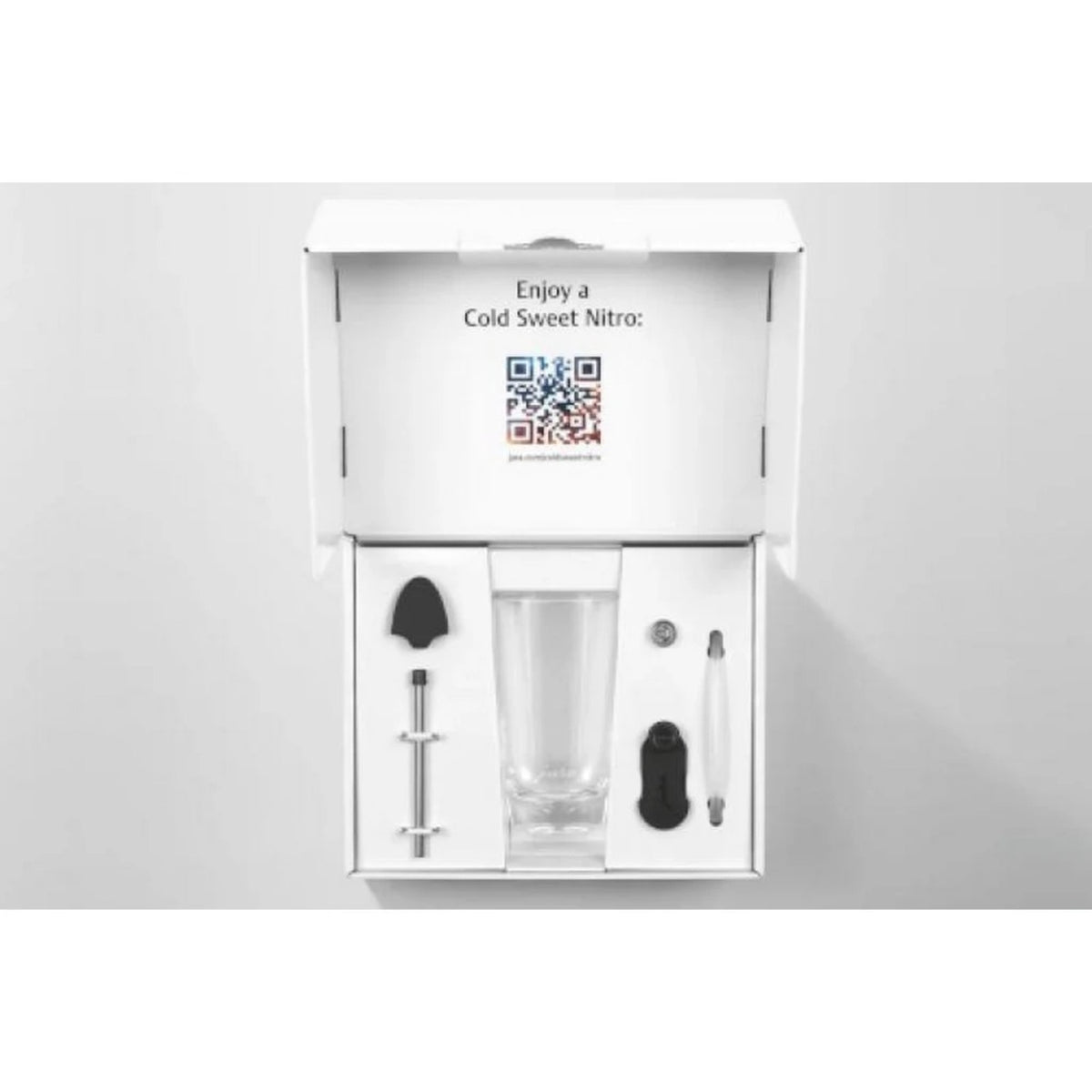 JURA Cold Sweet Nitro Kit EA (24328) – bílý obal otevřený s nádobkou, nástroji a QR kódem na víku