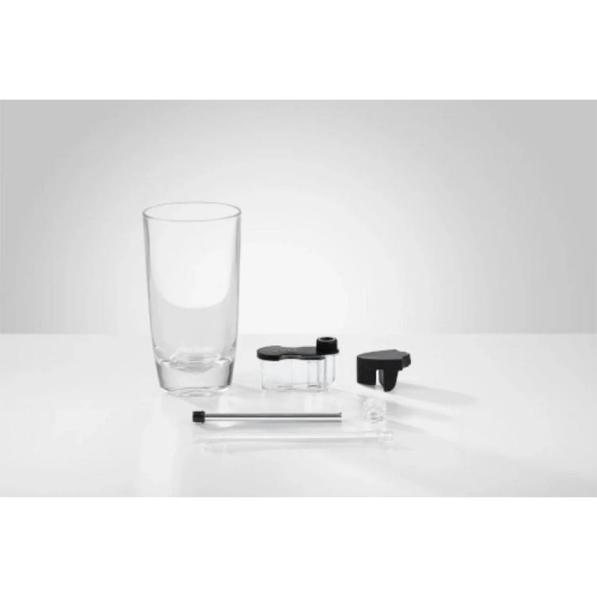 JURA Cold Sweet Nitro Kit EA (24328) – součásti kitu: vysoká sklenice, plastová nádobka s černým víčkem, černý adaptér a